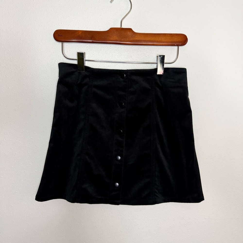 Chloe K Black Velvet Snap Front Mini Skirt Size Small